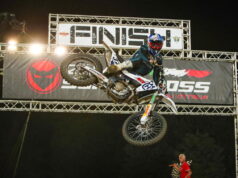Quarti fa il pieno ad Arsago: sua la prima notte del Supercross