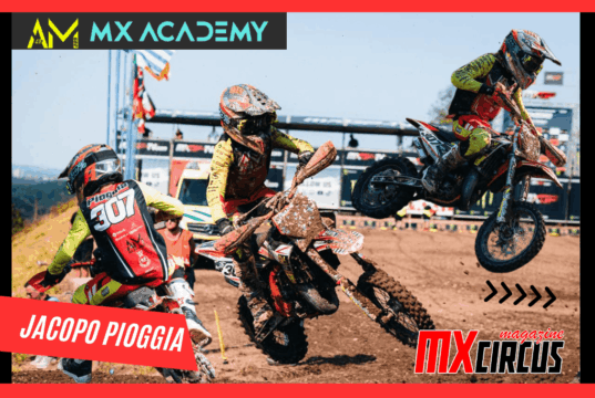 Jacopo Pioggia brilla a Loket nel debutto europeo del motocross EMX65