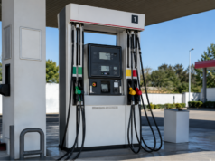 Benzina annacquata nella capitale, cresce l’allarme: auto, moto e scooter in panne dopo il rifornimento