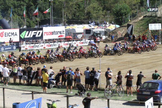 Ponte a Egola esalta i giovani del motocross italiano: spettacolo e grande organizzazione al Santa Barbara